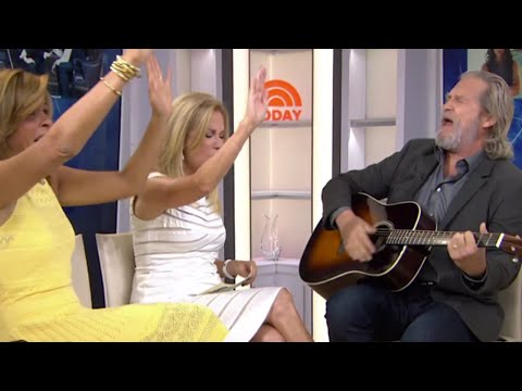 Jeff Bridges Sings Hoda A B-day Song | TODAY