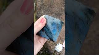 Labradorit pyramida 444g