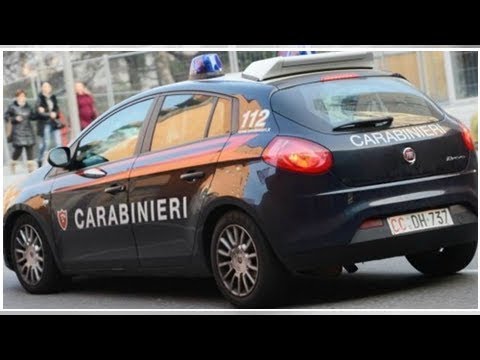 Milano, donna di 55 anni mette ko il giovane rapinatore con una testata
