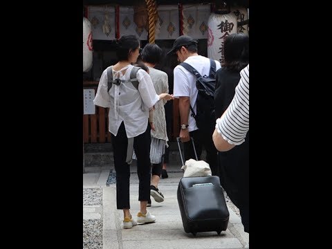 岡田准一と宮崎あおい　子連れで「金運神社」参拝姿