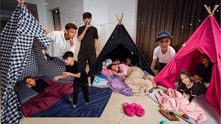 😱 OS MENINOS INVADIRAM A BARRACA DAS MENINAS ENQUANTO ELAS DORMIAM! 🏕️