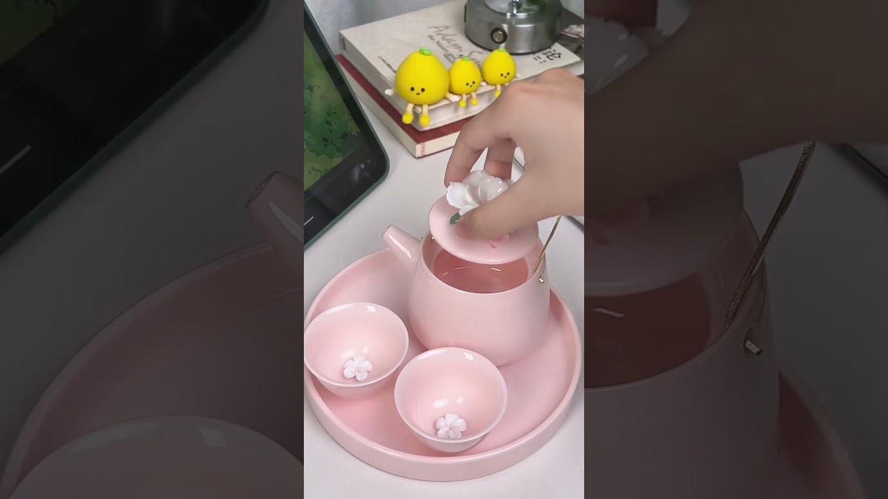 I’m in love with this tea set—such a gorgeous gift! #tea #teatime#teapot #teaware #teaset