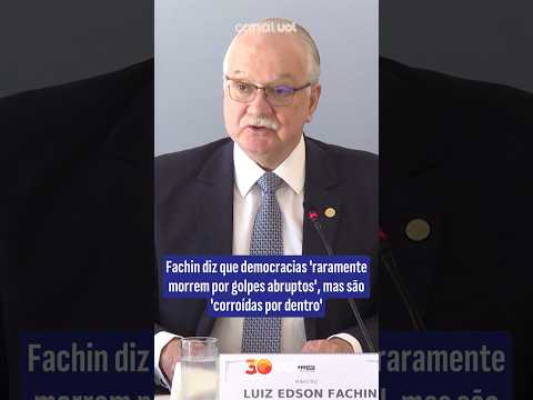 Fachin diz que democracias ‘raramente morrem por golpes abruptos’, mas são ‘corroídas por dentro’