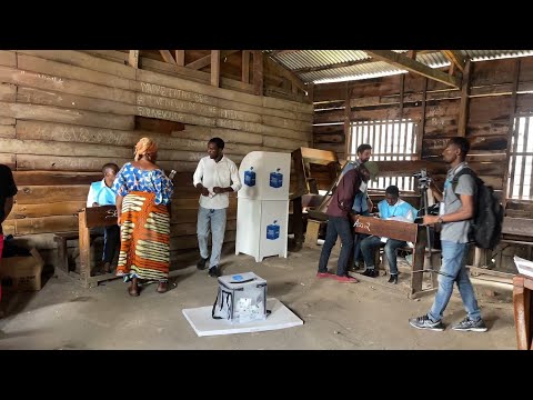 DR Congo enters second day of voting after chaotic start | AFP