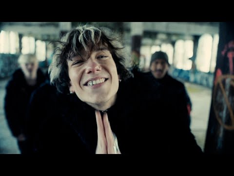 Video Thumbnail: SWISS + DIE ANDERN mit MOONKID - NETT WERDEN (Official Video 4K)