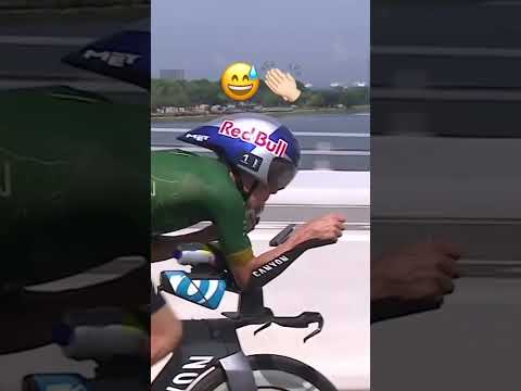 Wie geht denn sowas bei 40 km/h!? 😅 #triathlon