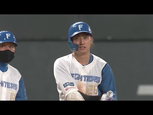 【3回裏】ファイターズ・淺間大基 左中間への当たりは積極的な走塁でタイムリー3ベースヒットに!! 2022年5月27日 北海道日本ハムファイターズ 対 読売ジャイアンツ