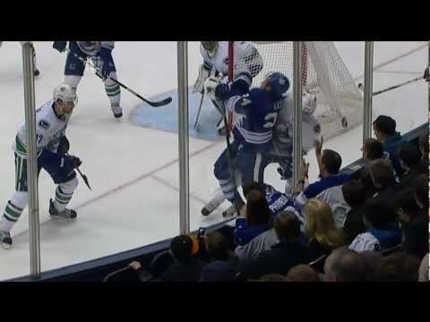 Kessel Goal - Canucks 4 vs Leafs 3 - Dec 17th 2011 (HD)