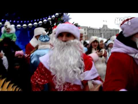 В этом году шествие Дедов Морозов в Воронеже походило на рекламную акцию