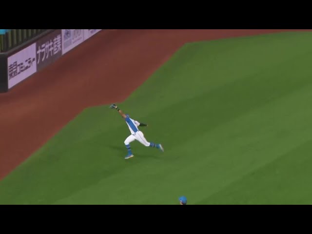 【3回表】ファイターズ・万波中正 背走しながらのナイスキャッチで流れを渡さない!!  2024年7月28日 北海道日本ハムファイターズ 対 埼玉西武ライオンズ