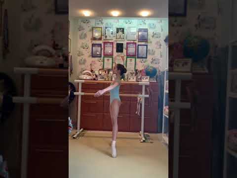 Petit battement с левой ноги