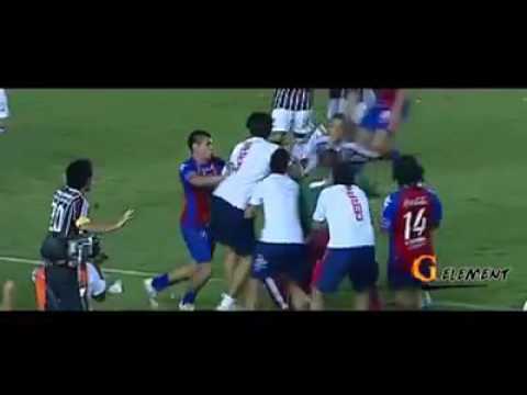 AS piores agressão no futebol!!