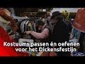 Kleding passen voor het Dickensfestijn én nog even oefenen voor je (straatschoffie) rol