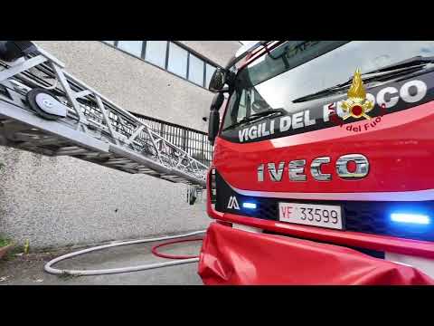 Azienda di pelletteria inagibile dopo un incendio - il video dei vigili del fuoco