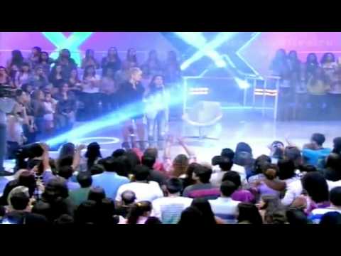 TV Xuxa - Aline Barros - Ressuscita-me - Xuxa emocionada - 11-02-2012.flv