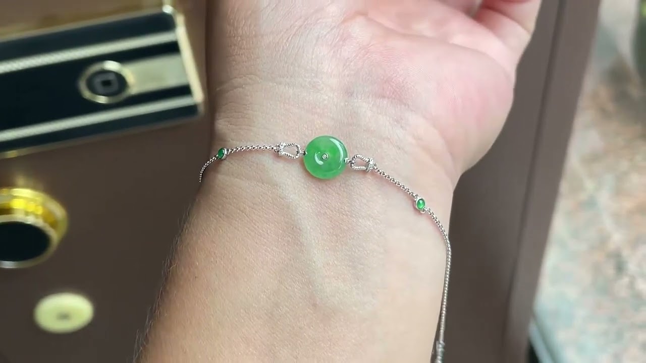 Core-Ice Light Pure Vivid Green Buckle Bracelet