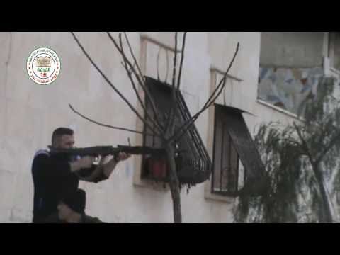 قائد لواء شهداء بدر خالد حياني في جبهة الكاستيلو أثناء تمشيط المنطقة بعد السيطرة عليها من قبل الفرقة 16