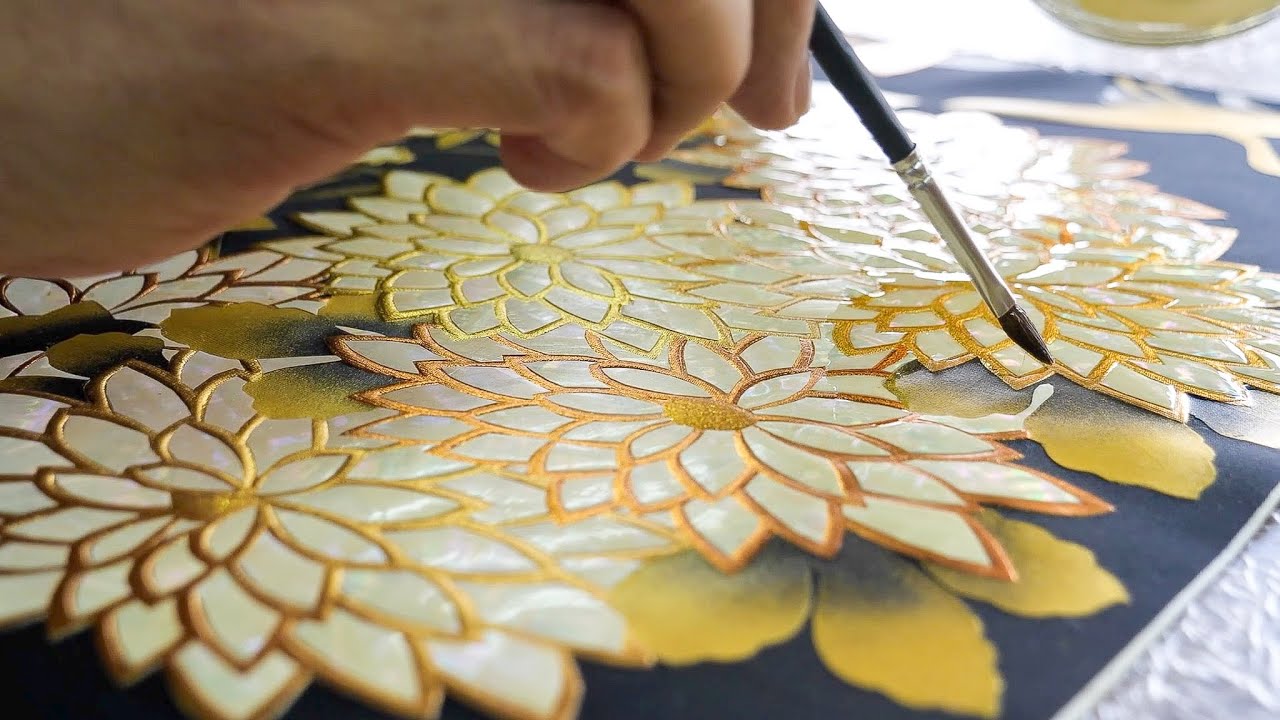 Japanese Kimono Craftsman! Decorating process of gold painting and mother-of-pearl inlay!