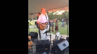 Shinyribs performs TLC's Don't Go Chasing Waterfalls on the