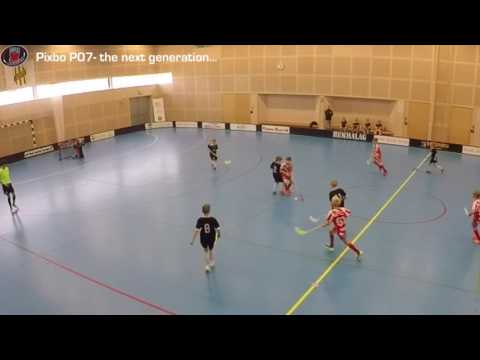 Joel#10 vinner bollen på mitten och driver upp den och drar till i krysset   Pixbo P07