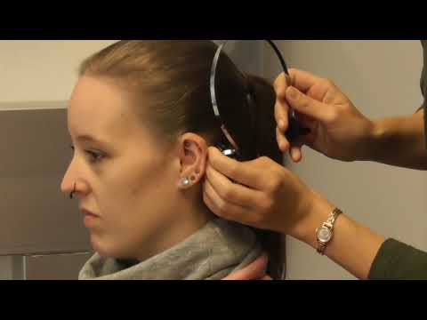 Hörtest: Wie setzt man den Knochenleistungshörer richtig auf? | #StudierendeFHCampusWien
