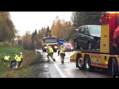 Flera bilar i olycka på E18