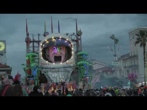 Carnevale di Viareggio 2017 - il Pianeta X