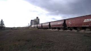 preview picture of video 'EWG grain train with ex D&RGW Tunnel Motor near Creston WA'