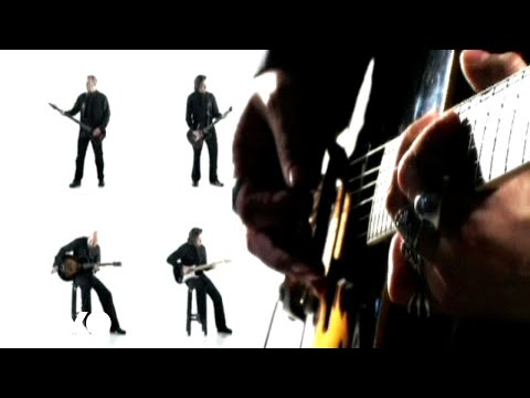 Kauneus Pettää - CMX