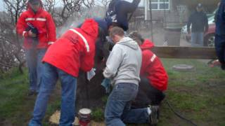 preview picture of video 'Manomet Point Memorial Cleanup 4/2010'