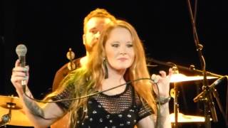 LAYLA ZOE in Bourgoin Jallieu (F): 1/ Work Horse