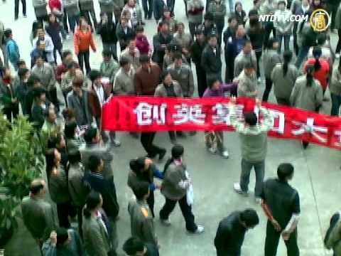 东莞玩具车工厂倒闭千人游行讨薪(视频)