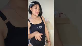 Download lagu Cewek goyang pake hotpants sama tanktop😍😍 mp3