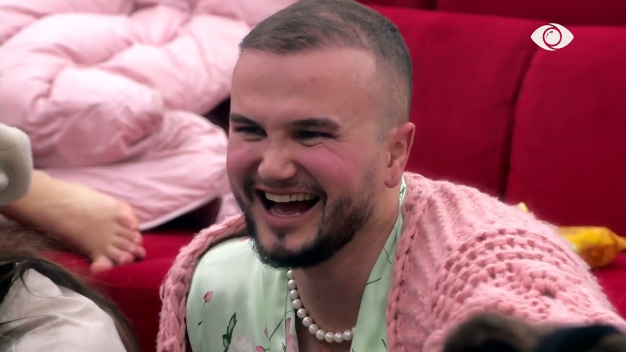 “Jozi është hamshor…”/ Kelly shkëmben batuta për banorin: O shoku…