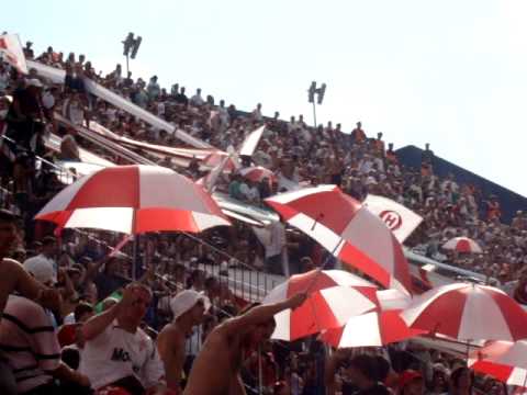 "En el Bajo con los cuervos I www.locosporelglobo.com.ar" Barra: La Banda de la Quema • Club: Huracán