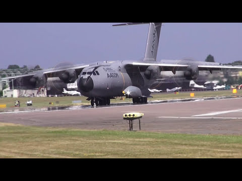 Impressive Airbus A400M Doing Zoom Climbs.