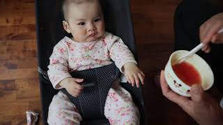 初めてトマトを食べる赤ちゃんの顔芸が凄すぎる