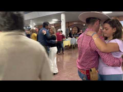 Corrido - Ni parientes somos   -  tremendo baile pariente - buen ambiente - Música Ranchera