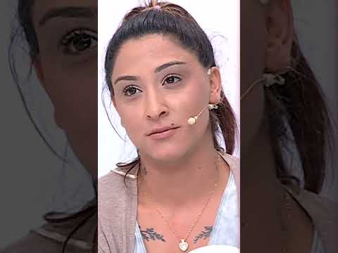 Tolga beni seviyor seni değil! #esraerol #shorts