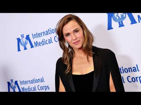 Steal Jennifer Garner’s Winter Look for Under $30!