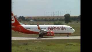 preview picture of video 'Landung einer Boeing 737 auf dem Flughafen Leipzig-Halle'