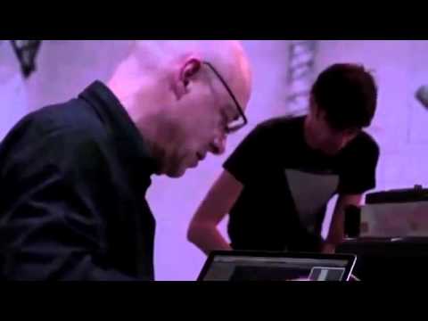 Brian Eno - Seven Sessions On A Milk Sea (2) : Signal Success