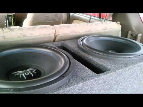 15" soundstream pounding!