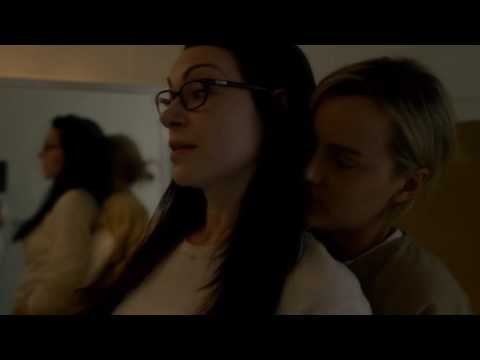 Alex & Piper (season 5 episode 1) bathroom scene OITNB