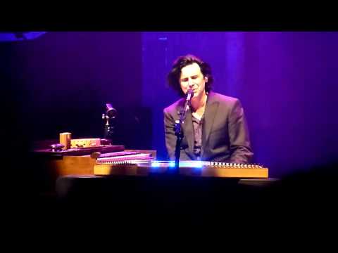 Videoclip de It's Not Your Fault (Live) — Marillion