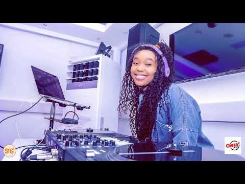 DJ SINYORITA wa CLOUDS ahamia EFM? DOZEN aweka picha hii wakiwa pamoja na kuandika haya