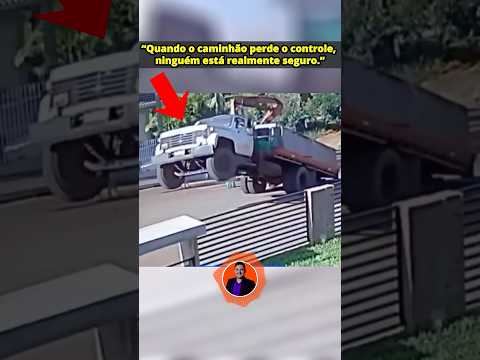 🚨 Caminhão perde controle, levanta a dianteira e invade casa no RS