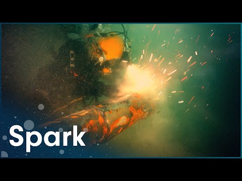 How Do Deep-Sea Divers Install Undersea Pipes?
