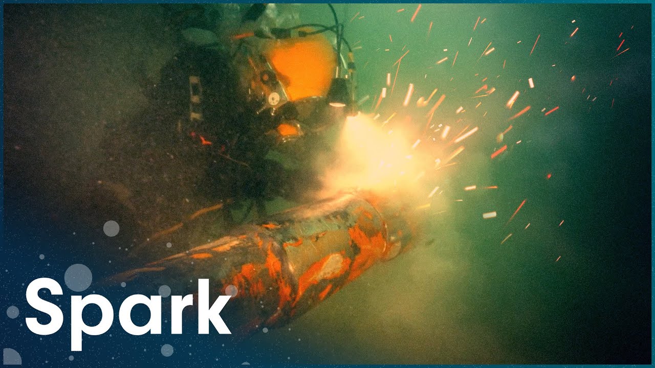 How Do Deep-Sea Divers Install Undersea Pipes?