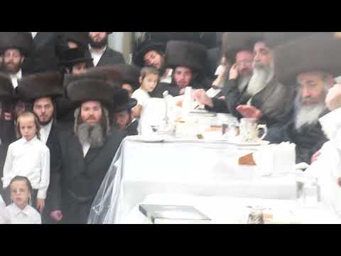 Sanzer Rebbe's Tish with Rav Geller (Focus on Sanzer Rebbe)